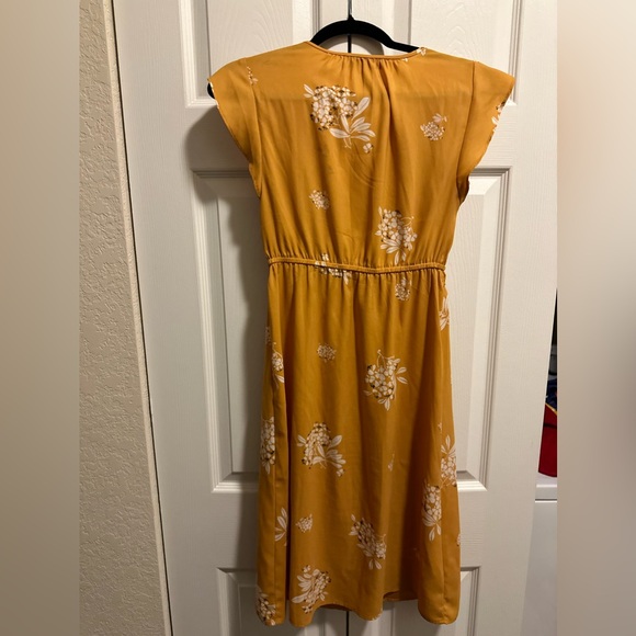 Loft Hydrangea flutter dress - Picture 4 of 4